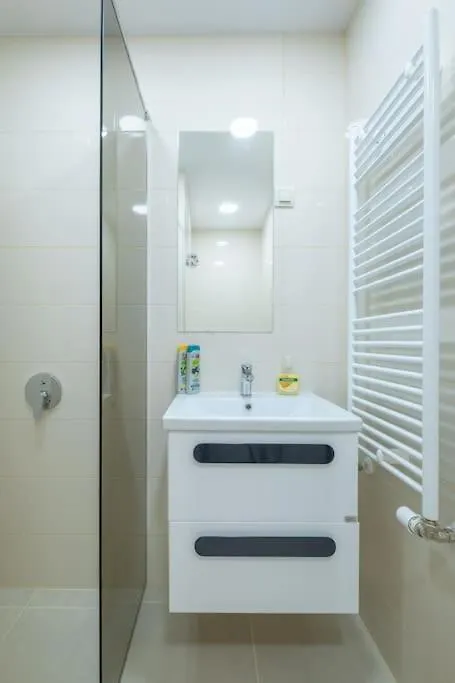Top Location, Brand New 3 Bdrm Apt & Free Parking ソフィア 0*,