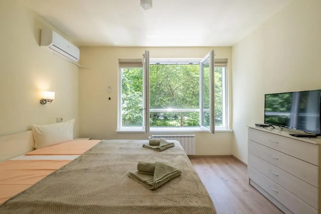 Top Location, Brand New 3 Bdrm Apt & Free Parking ソフィア 0*,