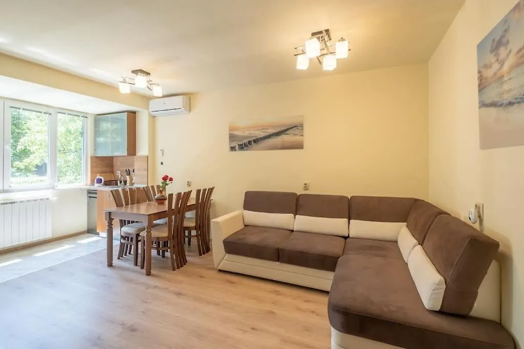 Top Location, Brand New 3 Bdrm Apt & Free Parking ソフィア