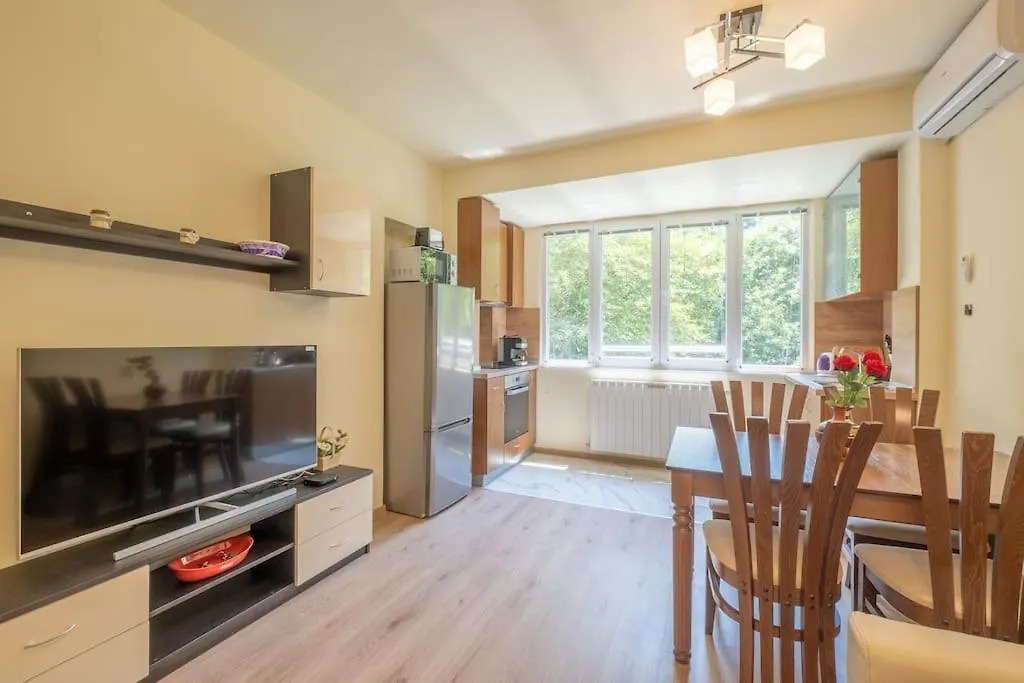 Top Location, Brand New 3 Bdrm Apt & Free Parking Sofie Bulharsko