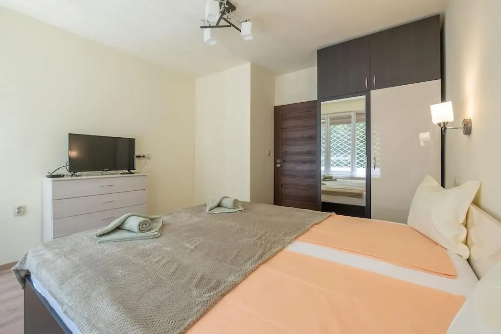 Top Location, Brand New 3 Bdrm Apt & Free Parking Sofie Bulharsko