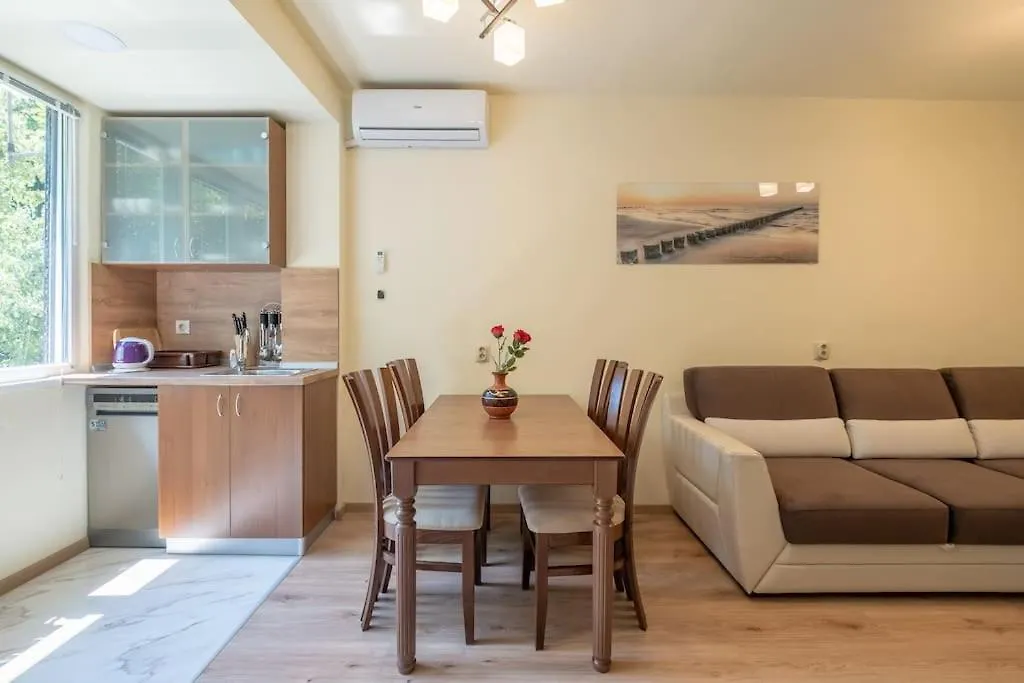 Top Location, Brand New 3 Bdrm Apt & Free Parking Sofie