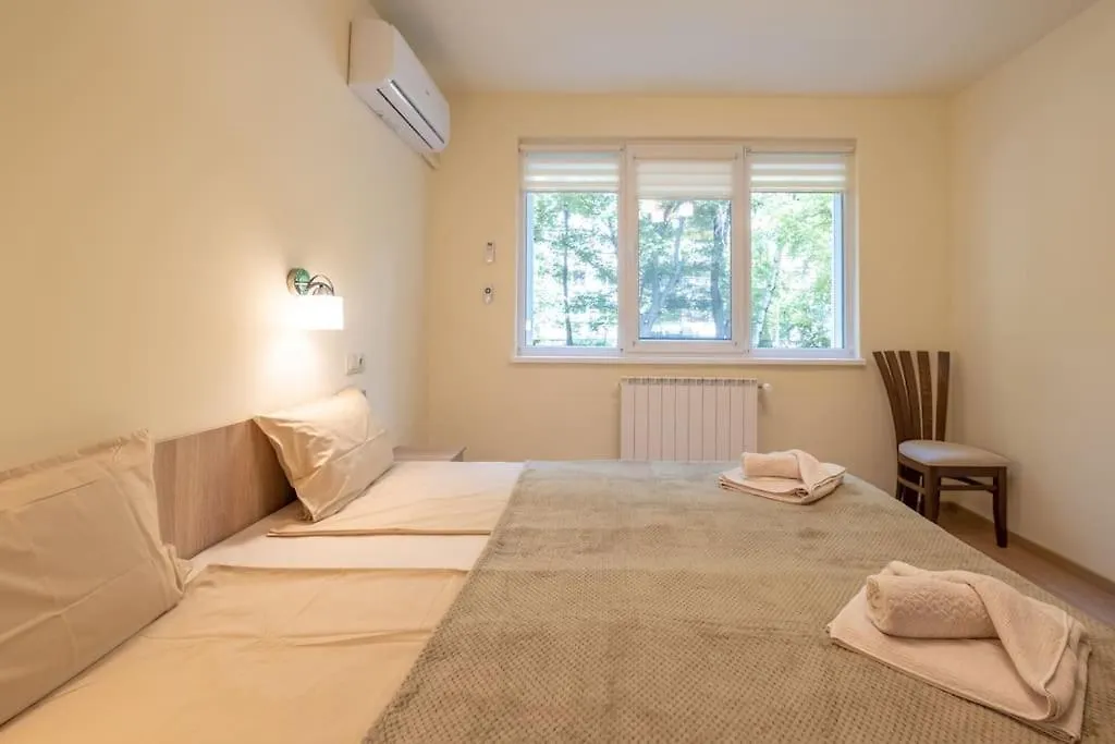 Top Location, Brand New 3 Bdrm Apt & Free Parking Sofie Apartmán