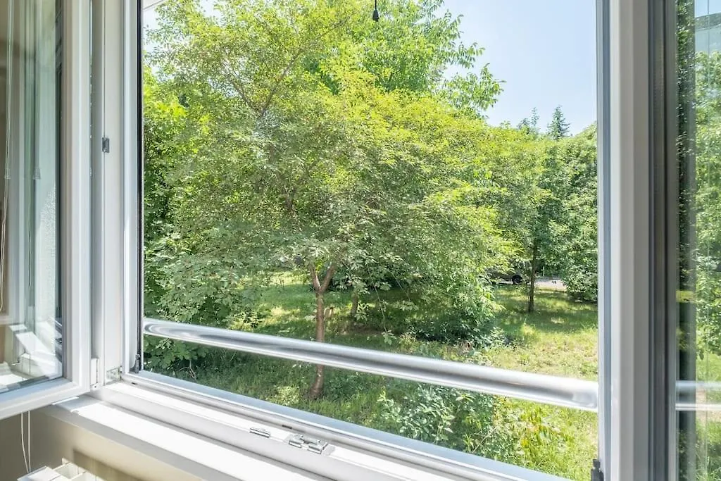 Top Location, Brand New 3 Bdrm Apt & Free Parking Sofie 0*,